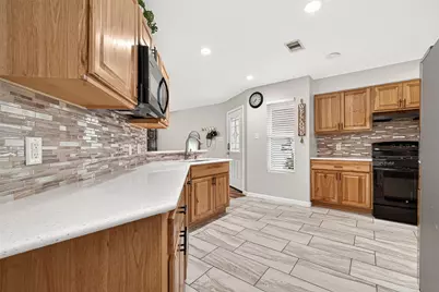 9909 Kingfisher Drive, Conroe, TX 77385 - Photo 9