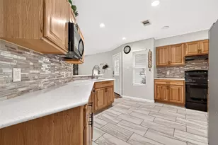 9909 Kingfisher Dr, Conroe, TX 77385 - Photo 9