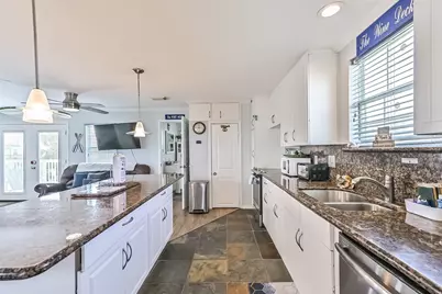 3917 3rd Street, Galveston, TX 77554 - Photo 9