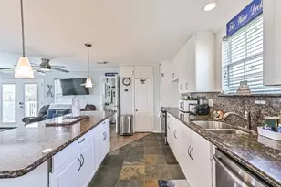 3917 3rd St, Galveston, TX 77554 - Photo 9