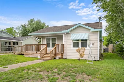 405 N College Street, Weimar, TX 78962 - Photo 1