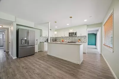 1325 Plantation Drive, Dickinson, TX 77539 - Photo 7