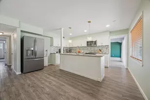 1325 Plantation Dr, Dickinson, TX 77539 - Photo 7