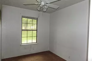 2240 Easley Cir, Huntsville, TX 77320 - Photo 11