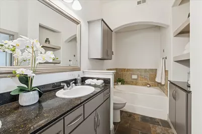 1901 Post Oak Boulevard #2203, Houston, TX 77056 - Photo 17