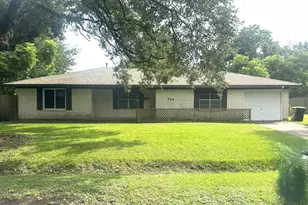 706 University Ave, Wharton, TX 77488 - Photo 1
