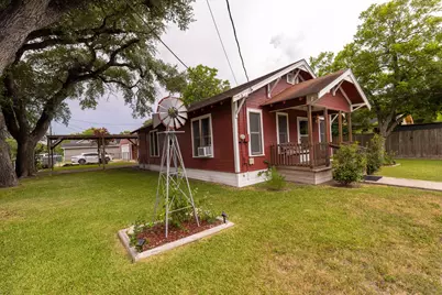 702 E Colorado Street, Victoria, TX 77901 - Photo 1