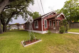 702 E Colorado St, Victoria, TX 77901 - Photo 1