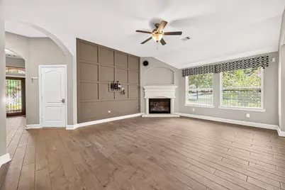 19 Dawson Woods Court, The Woodlands, TX 77354 - Photo 5