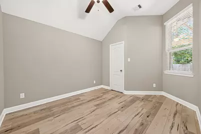 19 Dawson Woods Court, The Woodlands, TX 77354 - Photo 7