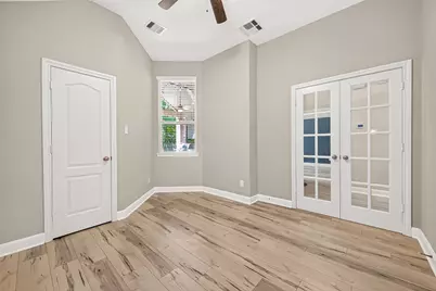 19 Dawson Woods Court, The Woodlands, TX 77354 - Photo 9