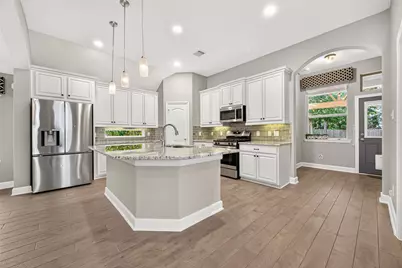 19 Dawson Woods Court, The Woodlands, TX 77354 - Photo 13