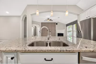 19 Dawson Woods Court, The Woodlands, TX 77354 - Photo 15