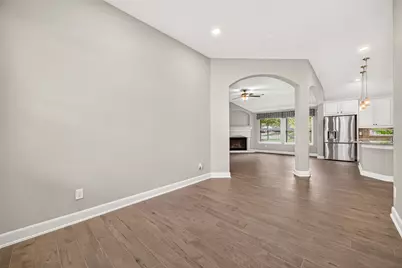 19 Dawson Woods Court, The Woodlands, TX 77354 - Photo 11
