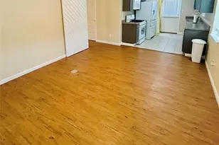 1025 14th St, Dickinson, TX 77539 - Photo 5