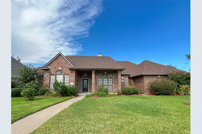 606 Walnut Street, Lake Jackson, TX 77566 - Photo 1