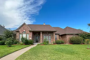 606 Walnut St, Lake Jackson, TX 77566 - Photo 1