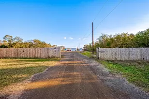 100 Mulcahy St, Damon, TX 77430 - Photo 3