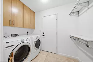 10319 Meadow Lake Ln, Houston, TX 77042 - Photo 25