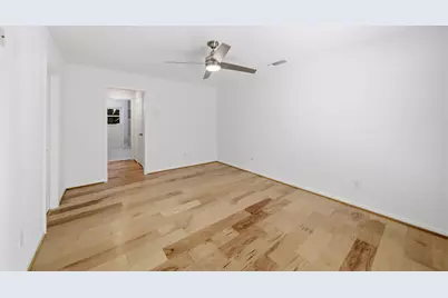 10319 Meadow Lake Lane, Houston, TX 77042 - Photo 17