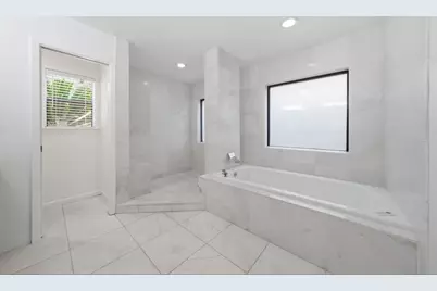 10319 Meadow Lake Lane, Houston, TX 77042 - Photo 13