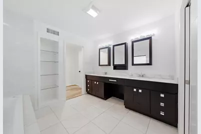 10319 Meadow Lake Lane, Houston, TX 77042 - Photo 15