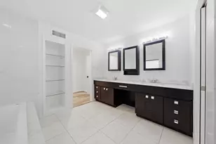 10319 Meadow Lake Ln, Houston, TX 77042 - Photo 15