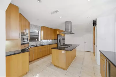 10319 Meadow Lake Lane, Houston, TX 77042 - Photo 5