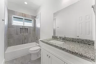 6402 Pregonero Ln, Houston, TX 77048 - Photo 9