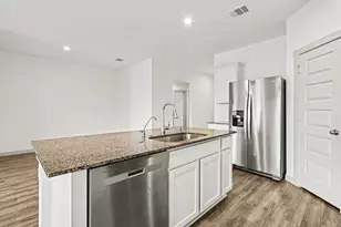 9926 Palm Royal Dr, Baytown, TX 77521 - Photo 7