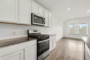 9926 Palm Royal Dr, Baytown, TX 77521 - Photo 5