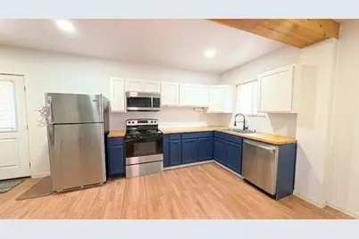 6053 Skylane Drive, Montgomery, TX 77316 - Photo 7