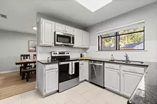 105 Eagle Rock Cir, The Woodlands, TX 77381 - Photo 9