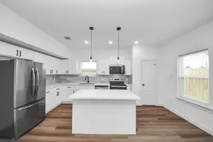8021 Birmingham St, Houston, TX 77028 - Photo 11