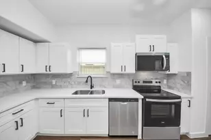 8021 Birmingham St, Houston, TX 77028 - Photo 9