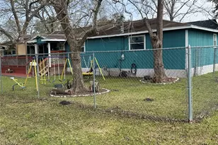 3421 Colorado Ave, Dickinson, TX 77539 - Photo 3
