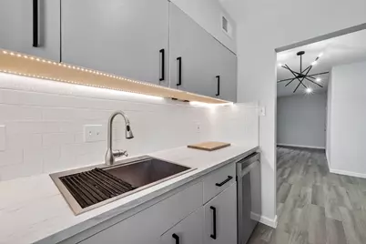 1811 Stoney Brook Drive #91, Houston, TX 77063 - Photo 13