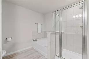 13310 Colina Mdws Ln, Houston, TX 77048 - Photo 17