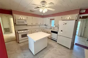 705 Shady Ln, Angleton, TX 77515 - Photo 7