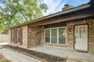 222 Ridgewood Dr, Oak Ridge North, TX 77386 - Photo 5