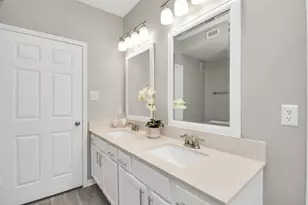 2222 Maroneal St, Houston, TX 77030 - Photo 9