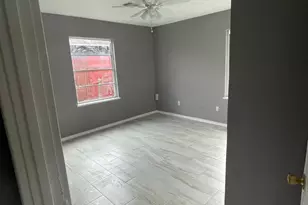 5102 Myrtlewood St, Houston, TX 77033 - Photo 5