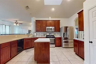 9327 Rustler Ridge Ln, Houston, TX 77089 - Photo 13