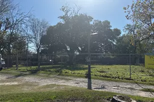 7206 Helmers St, Houston, TX 77022 - Photo 9