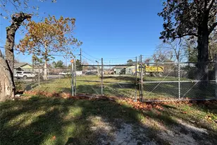 7206 Helmers St, Houston, TX 77022 - Photo 9