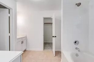 827 Forest Ivy Ln, Houston, TX 77067 - Photo 13