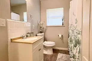 5743 Beldart St, Houston, TX 77033 - Photo 9