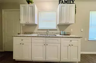 5743 Beldart St, Houston, TX 77033 - Photo 5