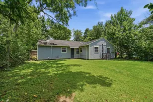 8146 Panay Dr, Houston, TX 77033 - Photo 27