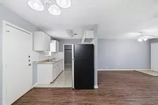 8146 Panay Dr, Houston, TX 77033 - Photo 11